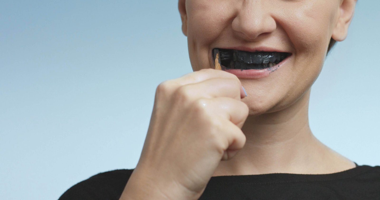 what does charcoal do for your teeth